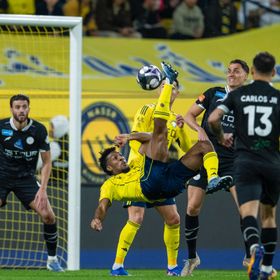مقصية وهدفان بالخطأ.. النصر يتقدم على الشباب بدوري روشن السعودي