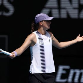 شفيونتيك تعول على مدرب نادال السابق لإنقاذ الموسم