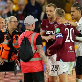 جارود بوين يتشاجر مع جمهور وست هام ثم يعتذر