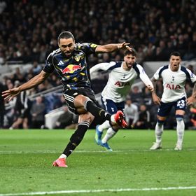 شاهد.. توتنهام على حافة الهاوية بعد تعادل محبط مع ليدز في الدوري الإنجليزي