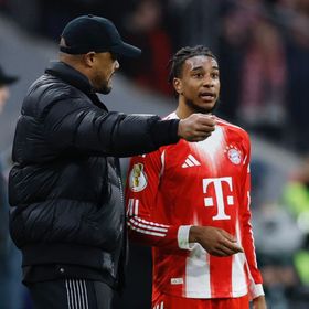 مدرب بايرن ميونيخ يكشف سرّ تطوّر مايكل أوليس ويقارنه بكيفن دي بروين