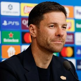 تشابي ألونسو: أفكر فيما كان سيفعله أنشيلوتي أو مورينيو في ريال مدريد