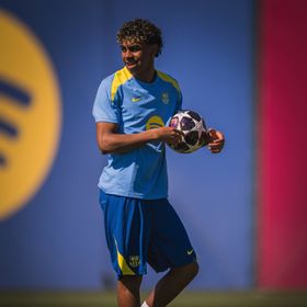 لامين يامال يحفّز جمهور برشلونة قبل مواجهة حاسمة مع نيوكاسل