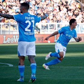 اللقب يقترب من الجنوب.. نابولي يهزم ليتشي ويحلق وحيداً على القمة