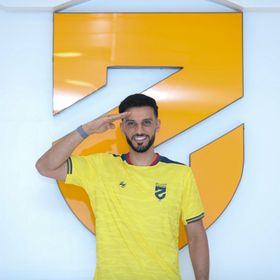 "التاريخي وصل".. الحزم السعودي يعلن تعاقده مع عمر السومة