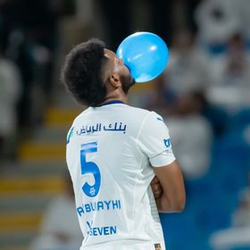 الهلال ينجو من انتفاضة الخلود ويعزز صدارته للدوري السعودي