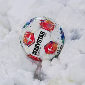 سوء الأحوال الجوية يتسبب بإلغاء مباريات في ألمانيا وإنجلترا