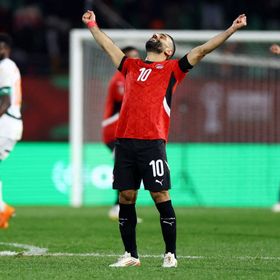 "تريزيغيه" يتسبب في أزمة بين محمد صلاح وأسطورة الكرة المصرية