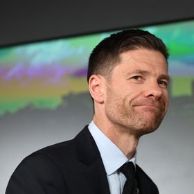 أولى قرارات تشابي بريال مدريد.. لا تغيير في الدفاع واجتماع مع فينيسيوس