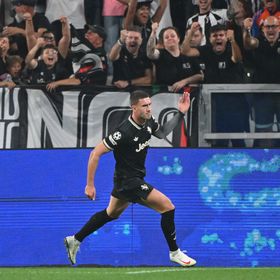 مدرب صربيا يؤكد انتقال فلاهوفيتش إلى برشلونة الصيف المقبل