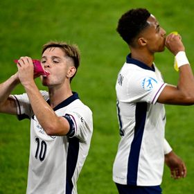 نوتنغهام يقترب من ضم ماكاتي وهاتشينسون من سيتي وإيبسويتش