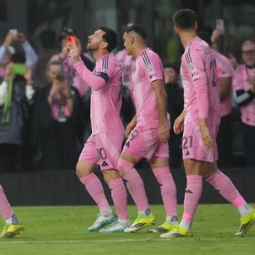 ليونيل ميسي ينضمّ إلى كريستيانو رونالدو في نادي الـ900 هدف