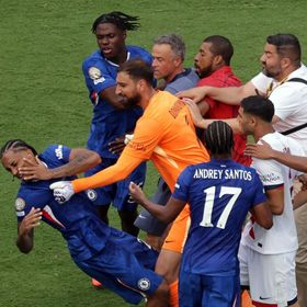 لماذا لم يتعرض لويس إنريكي للإيقاف رغم "لكمة" ضد جواو بيدرو؟