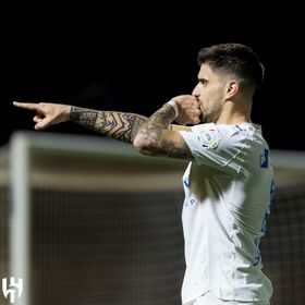 "عائلة نيفيز" تُبقيه مع الهلال السعودي