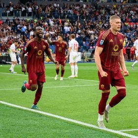 روما يهزم فيورنتينا ويستعيد المركز الرابع أملاً في بطاقة دوري الأبطال