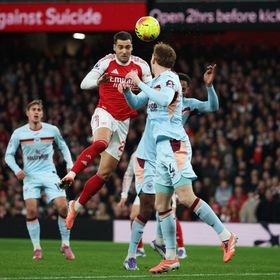 شاهد.. أرسنال يعبر اختبار برينتفورد بثنائية في الدوري الإنجليزي