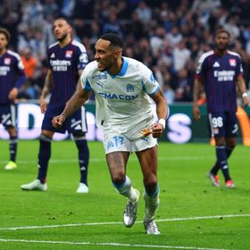 شاهد.. أوباميانغ يقود مارسيليا لفوز مثير على ليون رغم هدايا إندريك