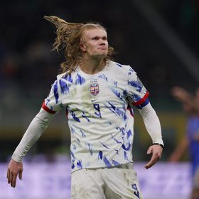 هالاند المتوهج يعادل رقم ليفاندوفسكي في تصفيات كأس العالم