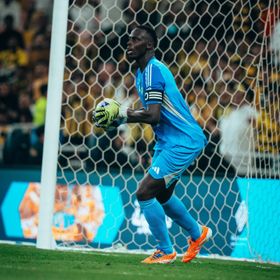 الأهلي السعودي يتخذ قراراً حاسماً لمستقبل الحارس إدوارد ميندي