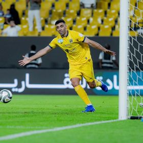 شاهد.. حمد الله يعادل رقماً تاريخياً في الدوري السعودي ويهدد السومة
