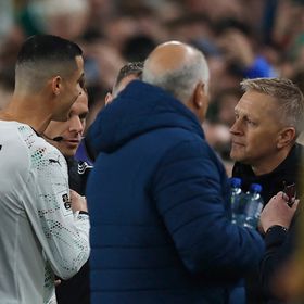 لماذا "هنّأ" كريستيانو رونالدو مدرب إيرلندا خلال مواجهتها البرتغال؟