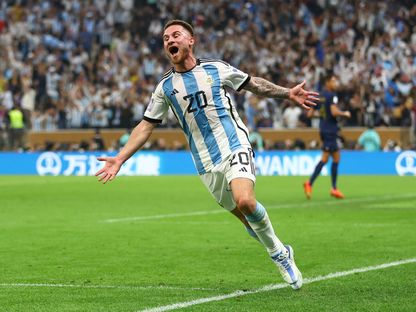 أليكسيس ماك أليستر يحتفل بعد تسجيل أنخيل دي ماريا هدفا في مباراة الأرجنتين وفرنسا في نهائي كأس العالم - 18 ديسمبر 2022 - reuters