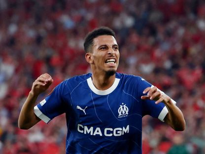 احتفال عز الدين أوناحي بتأهل أولمبيك مارسيليا على حساب بنفيكا في الدوري الأوروبي - 11 أبريل 2024 - Reuters