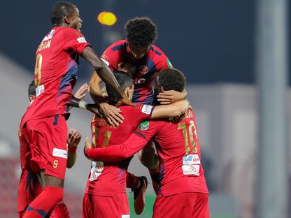 لاعبو نادي ضمك يحتفلون بهدف الفريق في مرمى القيصومة بمباراة كأس خادم الحرمين الشريفين - 25 سبتمبر 2023 - X/@DAMAC_CLUB
