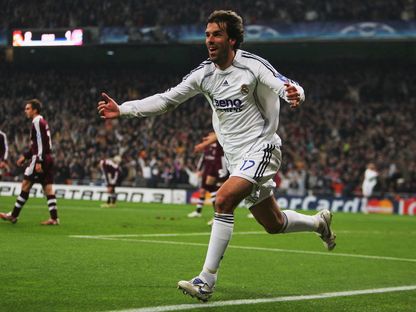 رود فان نيستلروي يحتفل بتسجيله هدفاً لريال مدريد في مرمى بايرن ميونيخ بدوري أبطال أوروبا على "سانتياغو برنابيو" - 20 فبراير 2007 - Getty Images