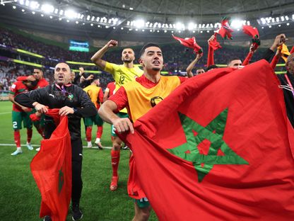 فرحة لاعبي المنتخب المغربي بالتأهل إلى نصف نهائي مونديال قطر -10 ديسمبر 2022 - Reuters