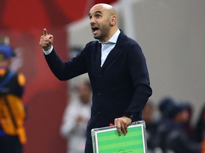 وليد الركراكي مدرب المغرب في مباراة الكاميرون بربع نهائي كأس إفريقيا - 9 يناير 2026 - Reuters