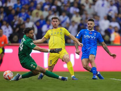 ألكسندر ميتروفيتش لحظة تسجيل الهدف الثالث للهلال في مرمى النصر بالدوري السعودي - 1 ديسمبر 2023 - X/@SPL