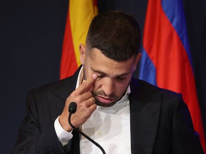 جوردي ألبا يُذرف الدموع في حفل وداعه لبرشلونة - 1 يونيو 2023 - Reuters