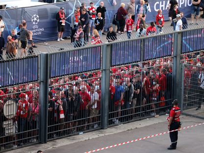 تجمع جماهير ليفربول قبل نهائي دوري أبطال أوروبا في باريس  - AFP