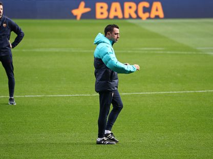 مدرب برشلونة تشافي هيرنانديز خلال تدريبات الفريق لمباراة إنترسيتي في كأس إسبانيا - 2 يناير 2023 - Getty
