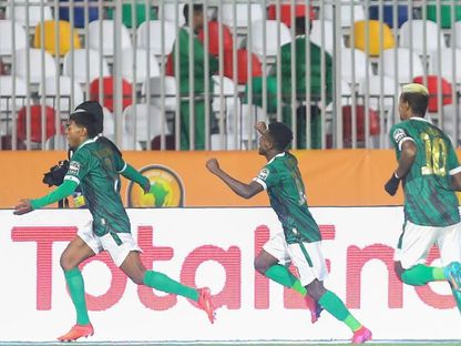 فرحة لاعبي منتخب مدغشقر بتسجيل الهدف الثاني في شباك غانا  - Twitter/@caf_online_FR 