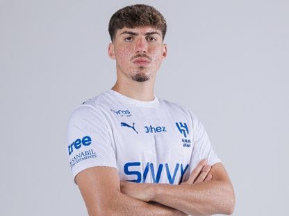 المدافع التركي يوسف أكتشيشيك بقميص الهلال السعودي بعد توقيعه مع الفريق لمدة 4 مواسم - 2 سبتمبر 2025 - X/@Alhilal_FC