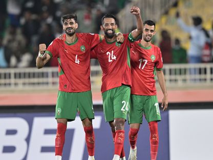 لاعبون من المغرب يحتفلون بهدف في مرمى أنغولا بكأس إفريقيا للمحليين - 3 أغسطس 2025 - X/@EnMaroc