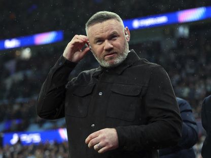 واين روني قبل مباراة بين أستون فيلا وباريس سان جيرمان في دوري أبطال أوروبا - 15 أبريل 2025 - REUTERS