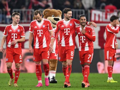 لاعبو بايرن ميونيخ يحتفلون بعد التسجيل بمواجهة سانت باولي بالدوري الألماني - 29 نوفمبر 2025 - Reuters
