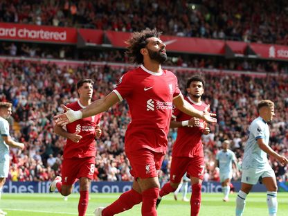 محمد صلاح نجم نادي ليفربول يحتفل بتسجيل هدفه رقم 200 في الدوري الإنجليزي الممتاز بمرمى بورنموث - 19 أغسطس 2023 - twitter/LFC_Arabic