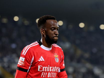 لاعب بنفيكا دودي لوكيباكيو خلال مباراة فيتوريا غيمارايش في الدوري البرتغالي - 1 نوفمبر 2025 - Reuters