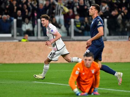 دوشان فلاهوفيتش يسجل هدف يوفنتوس الثاني أمام لاتسيو في ذهاب نصف نهائي كأس إيطاليا 2024 - Reuters