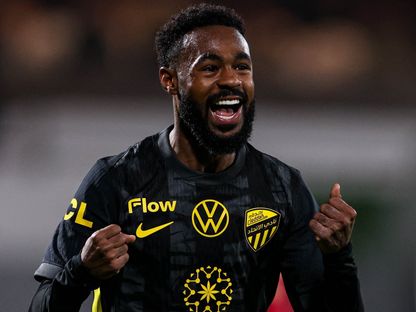 احتفال مهند الشنقيطي لاعب الاتحاد بتسجيل هدف في مرمى ضمك بالدوري السعودي - 13 يناير 2026 - X/@@ittihad