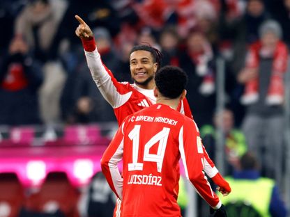 مايكل أوليس لاعب بايرن ميونيخ يحتفل بهدفه أمام فولفسبورغ في الدوري الألماني - 11 يناير 2026 - Reuters