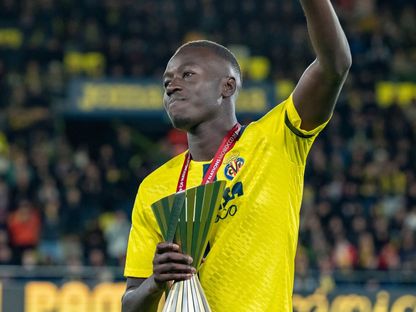 بابي غاي لاعب فياريال يحظى بتكريم قبل مواجهة ريال مدريد - 24 يناير 2026 - X/VillarrealCF