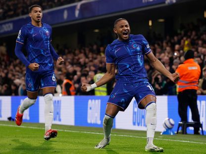 كريستوفر نكونكو مهاجم تشيلسي يحتفل بهدفه في مرمى ساوثهامبتون - 25 فبراير 2025 - Reuters
