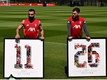 روبرتسون وصلاح يحصلان على هدية تذكارية من تشكيلة ليفربول - 23 مايو 2026 - liverpoolfc.com/