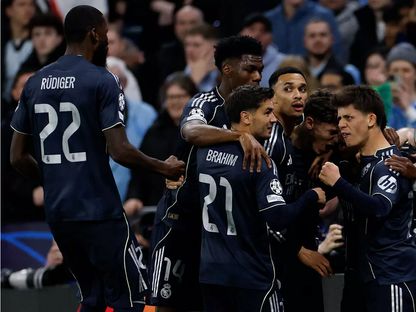 أوريليان تشواميني وبراهيم دياز ولاعبون آخرون من ريال مدريد يحتفلون بهدف في مرمى مانشستر سيتي بدوري أبطال أوروبا - 17 مارس 2026 - realmadrid.com