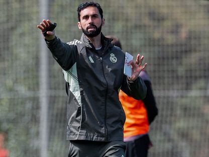 ألفارو أربيلوا مدرب ريال مدريد في حصة تدريبية - 13 أبريل 2026 - X/@realmadriden